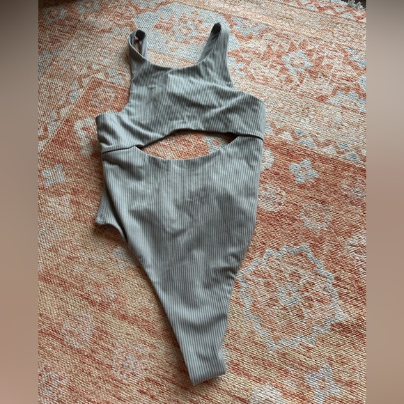 NWT For Love & Lemons Rib Keyhole Bodysuit gray size small - Picture 6 of 7